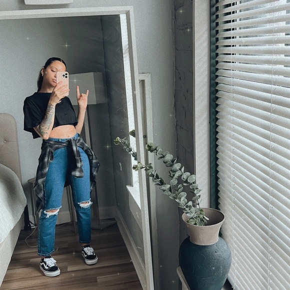 Meet Your Seller/Buyer 💕 - Picture 3 of 4